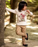 ست بلوز و شلوار دخترانه پاییزه با طرح گل سرخ - Image 5