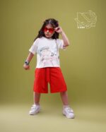 ست کراپ و شلوارک بهاره دخترانه با طرح دخترک - Image 2